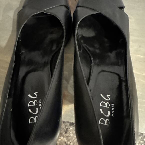 BCBG Paris Black Leather Heel Peep Toe Size 10B/41 Missing Heal Cap - Picture 10 of 11